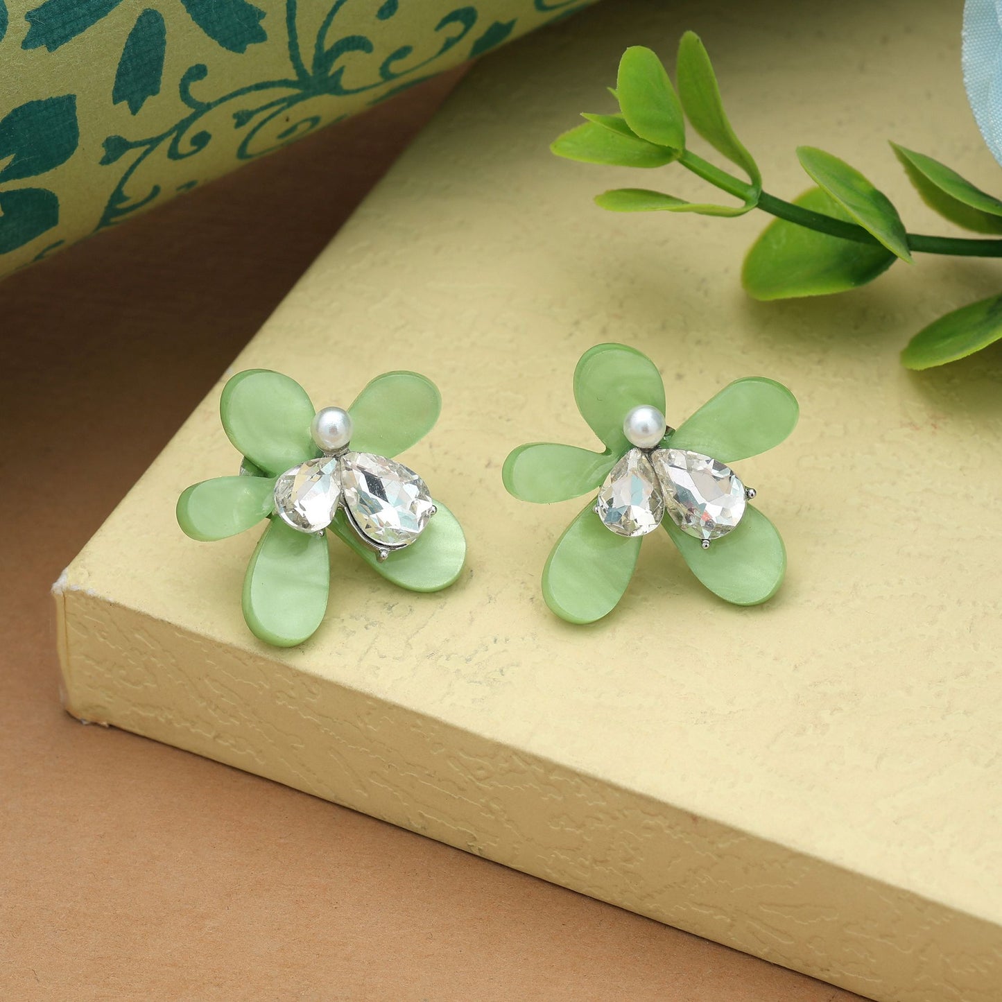 Pistaziengrüne Ohrringe im Antik- und Vintage-Stil, festlicher Schmuck