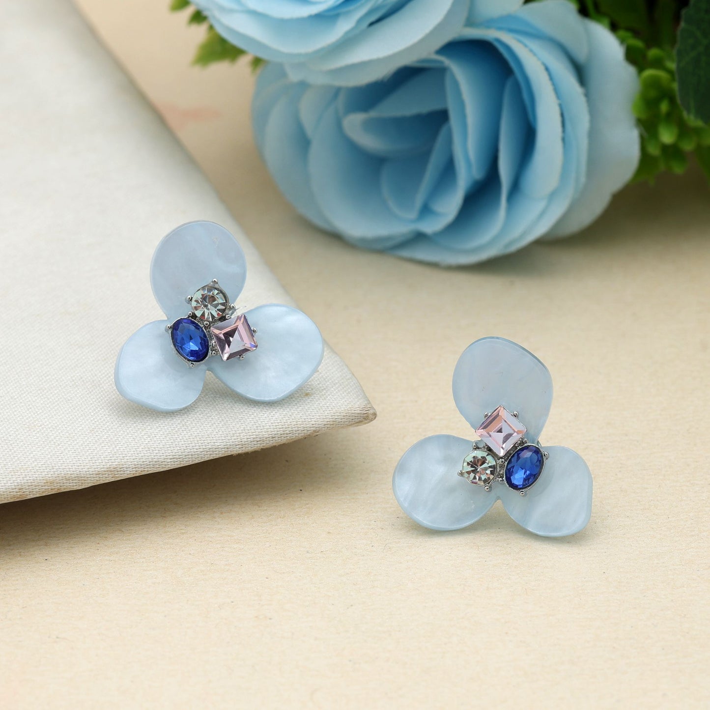Himmelblaue Antik-Ohrringe Elegante traditionelle Schmuckstücke im Antik-Stil