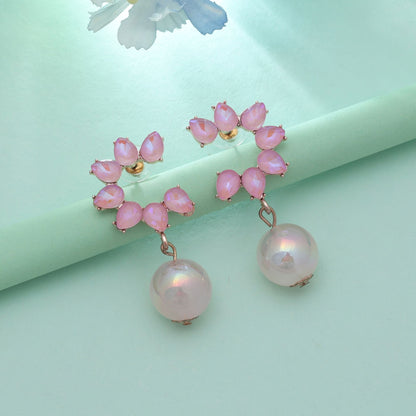 Pinkfarbene antike Ohrringe, stilvoller traditioneller Antikschmuck