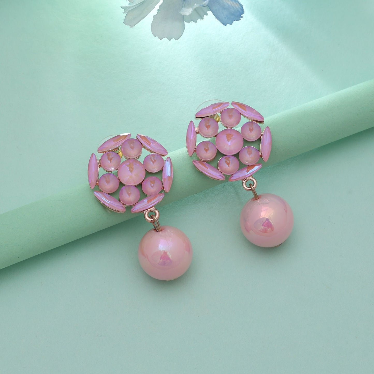 Pinkfarbene Antike Ohrringe Stylisches Ethnisches Vintage-Schmuckdesign