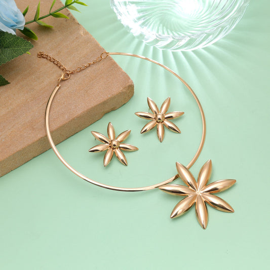 Gold Color Anti Tarnish Hasli Necklace Set with Elegant Modern Design