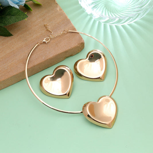 Gold Color Heart Shape Anti Tarnish Hasli Necklace Set with Elegant Finish