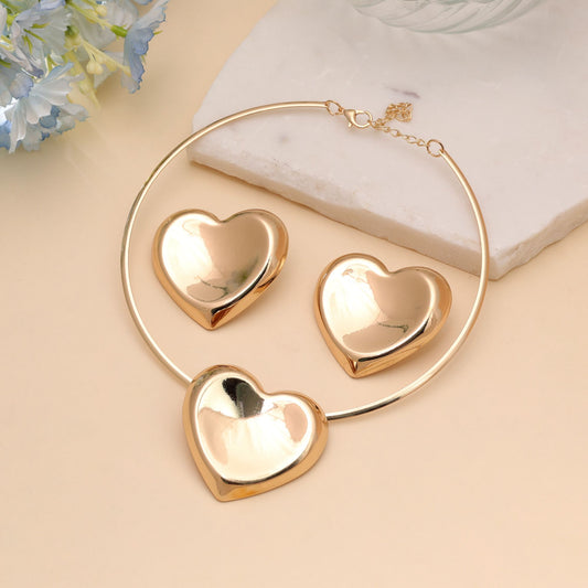 Gold Color Heart Shape Anti Tarnish Hasli Necklace Set with Elegant Finish