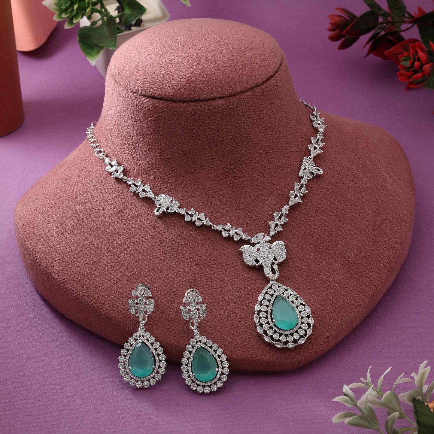 Atemberaubendes American Diamond Halsketten-Set in Pistaziengrün für festliche Anlässe und Hochzeiten