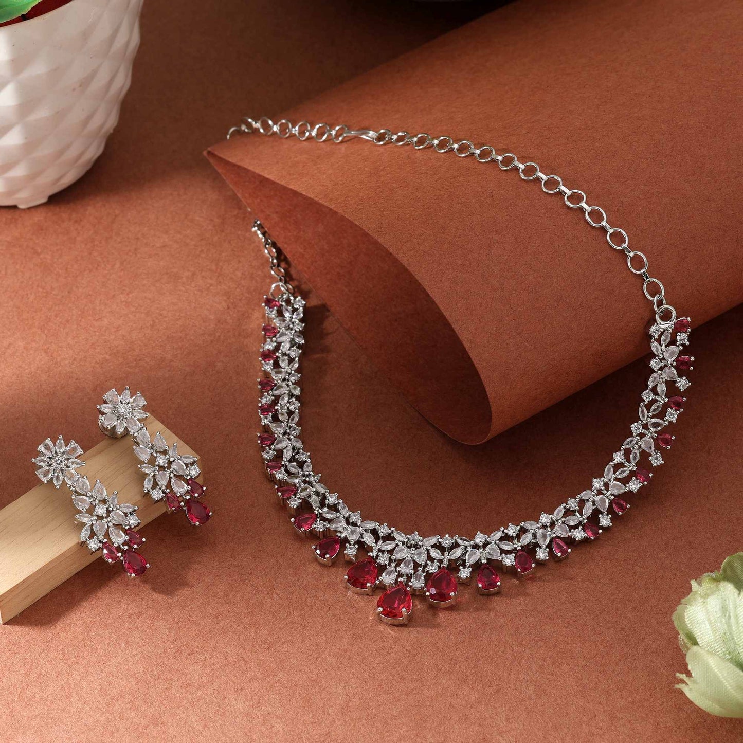 Rubinrotes Premium Shine American Diamond Halsketten-Set für Hochzeiten und ethnische Kleidung