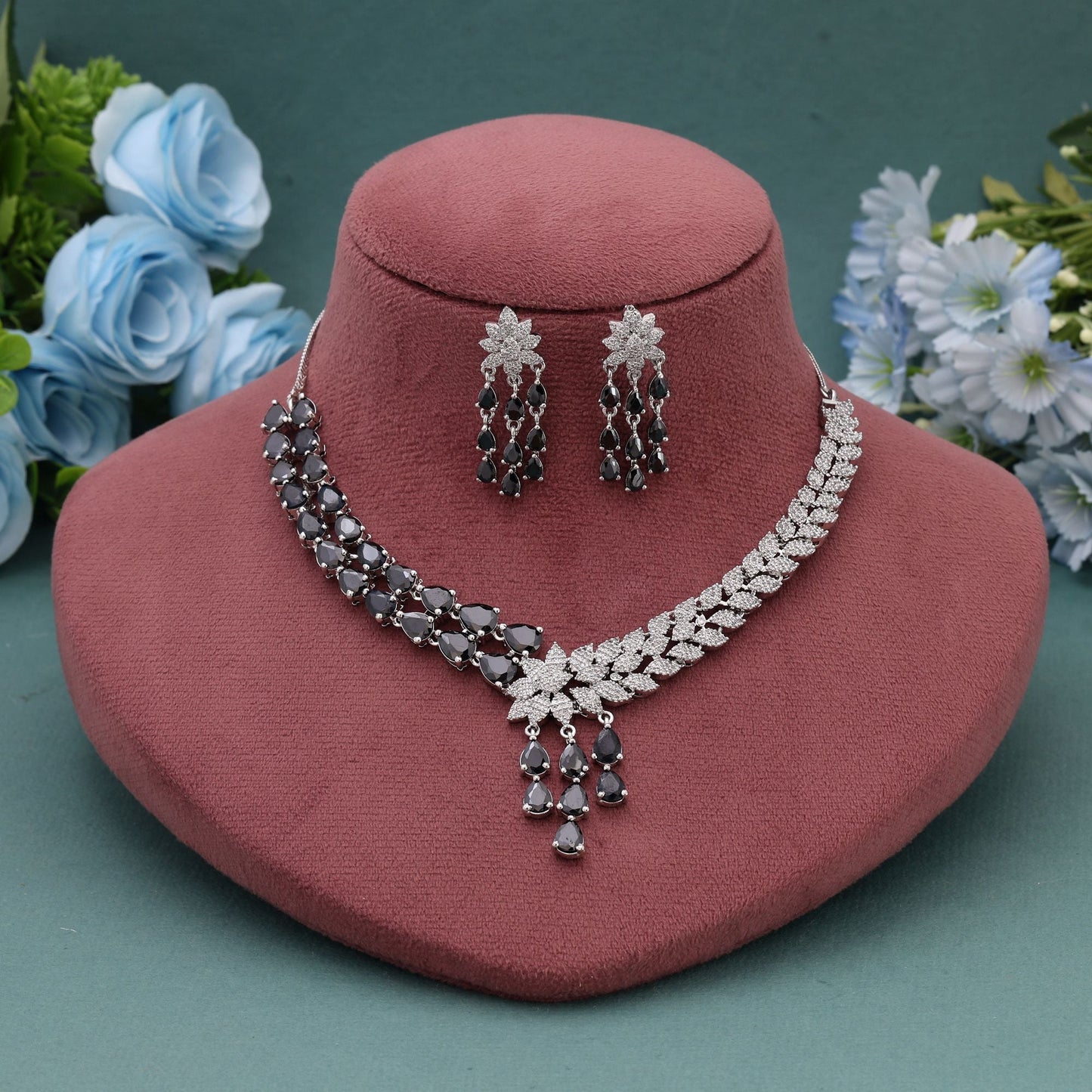 Schwarzes American-Diamond-Halsketten-Set für mutige, moderne Ethno-Looks