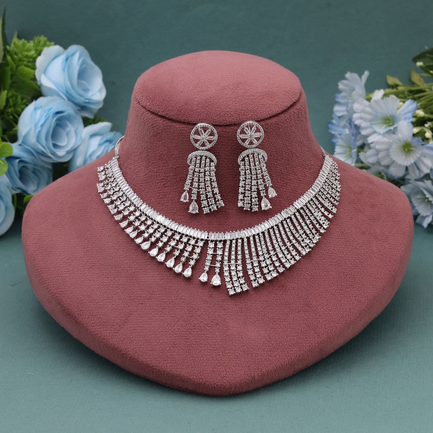Silberfarbene American Diamond Halskette Inspiriert von klassischem Luxusschmuckdesign