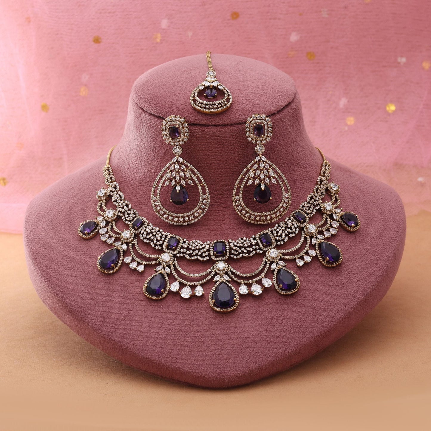 Violettfarbenes American-Diamond-Halsketten-Set, entworfen für eleganten Fest- und Party-Schmuck