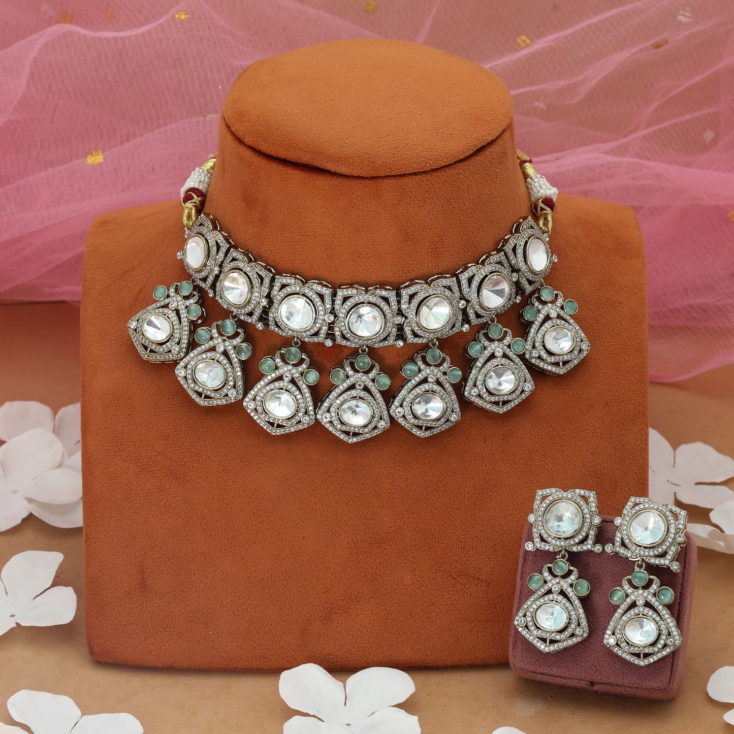 Pistaziengrünes Choker-Halsketten-Set mit American Diamonds Elegantes Braut-Statement-Schmuck