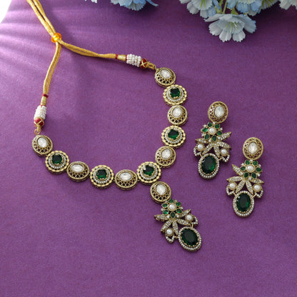 Grüne Farbe American Diamond Halskette Set Klassischer Ethnischer Brautschmuck Statement-Schmuck