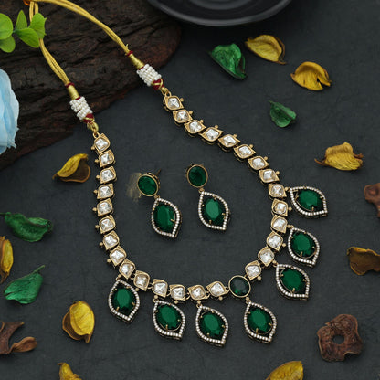 Grüne American Diamond Halskette Set Elegante Alltagskleidung Stilvolle Schmuckkollektion