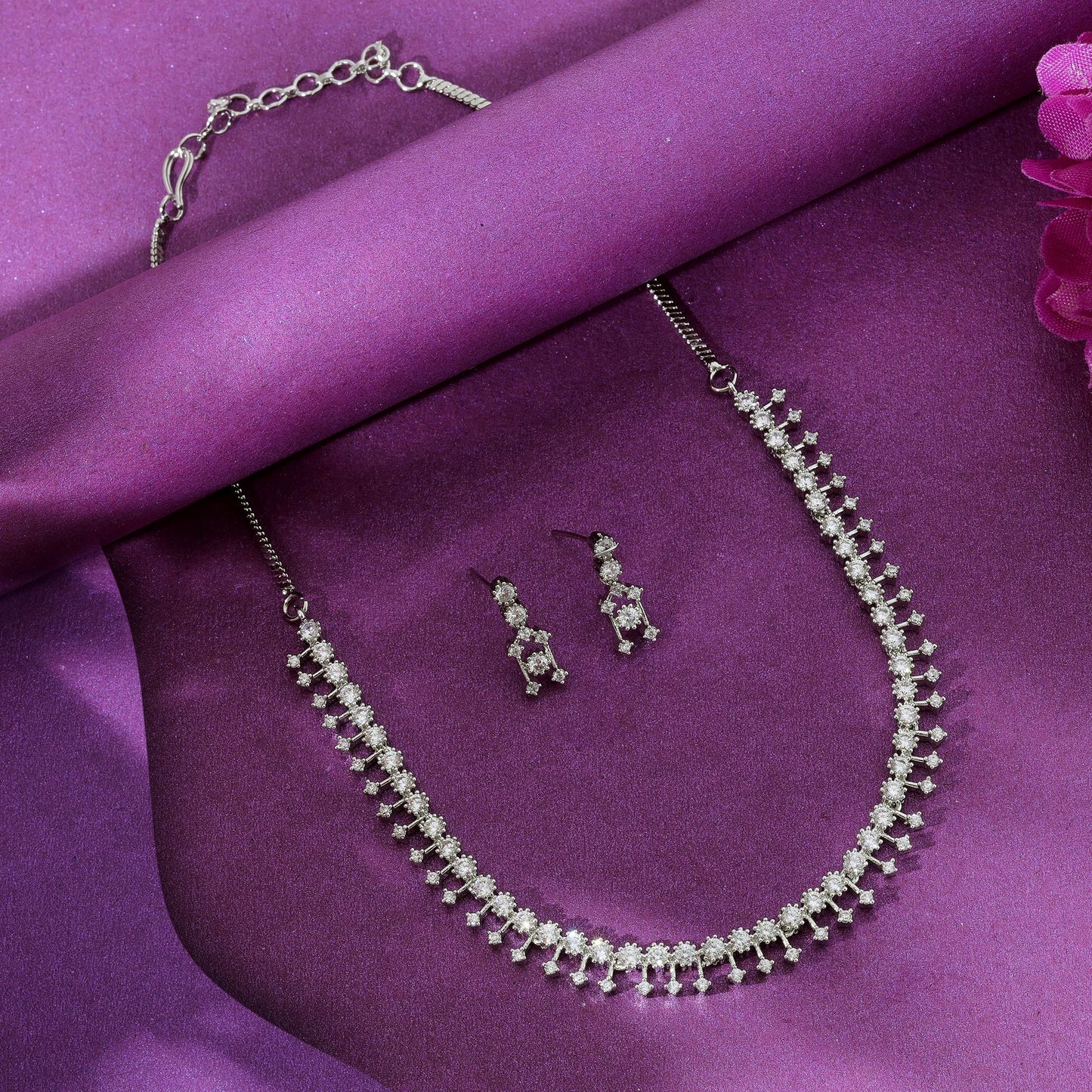 Silberfarbene Amerikanischer-Diamant-Halskette-Set, moderne Designer-Partyschmuckkollektion