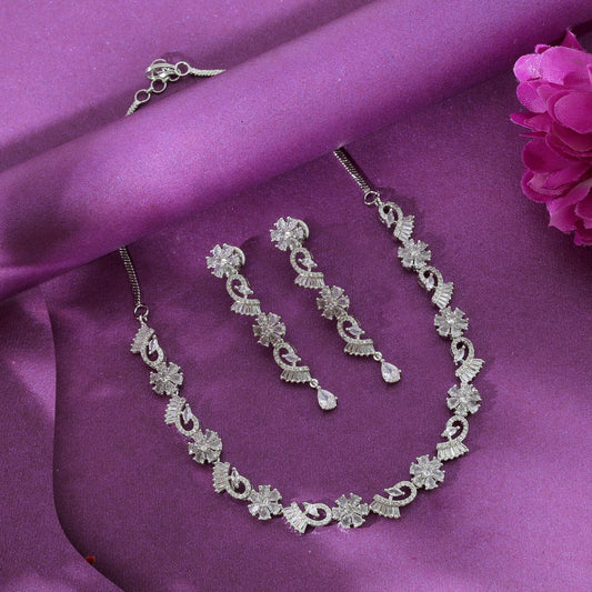 Silberfarbenes American Diamond Halsketten-Set, trendige Designer-Schmuckkollektion Ethno-Design