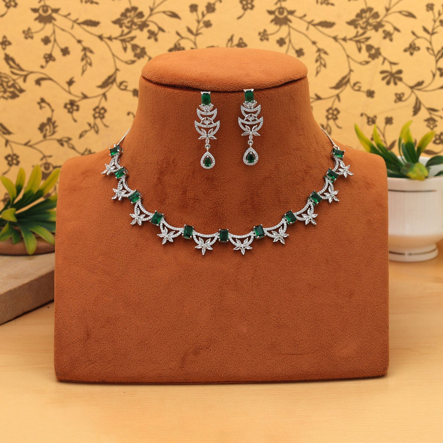 Grüne amerikanische Diamant-Halskette Set Elegant Festlich Traditionelle Schmuckkollektion