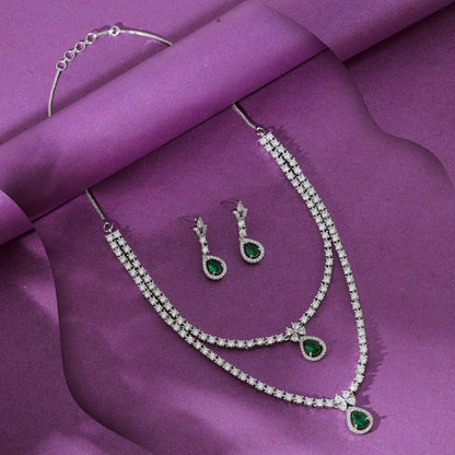 Grüne Farbe American Diamond Halskette Set Trendige festliche Designer-Schmuckkollektion