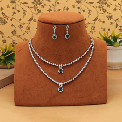 Grüne Farbe American Diamond Halskette Set Trendige festliche Designer-Schmuckkollektion