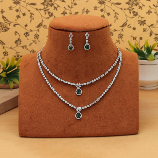 Grüne Farbe American Diamond Halskette Set Trendige festliche Designer-Schmuckkollektion