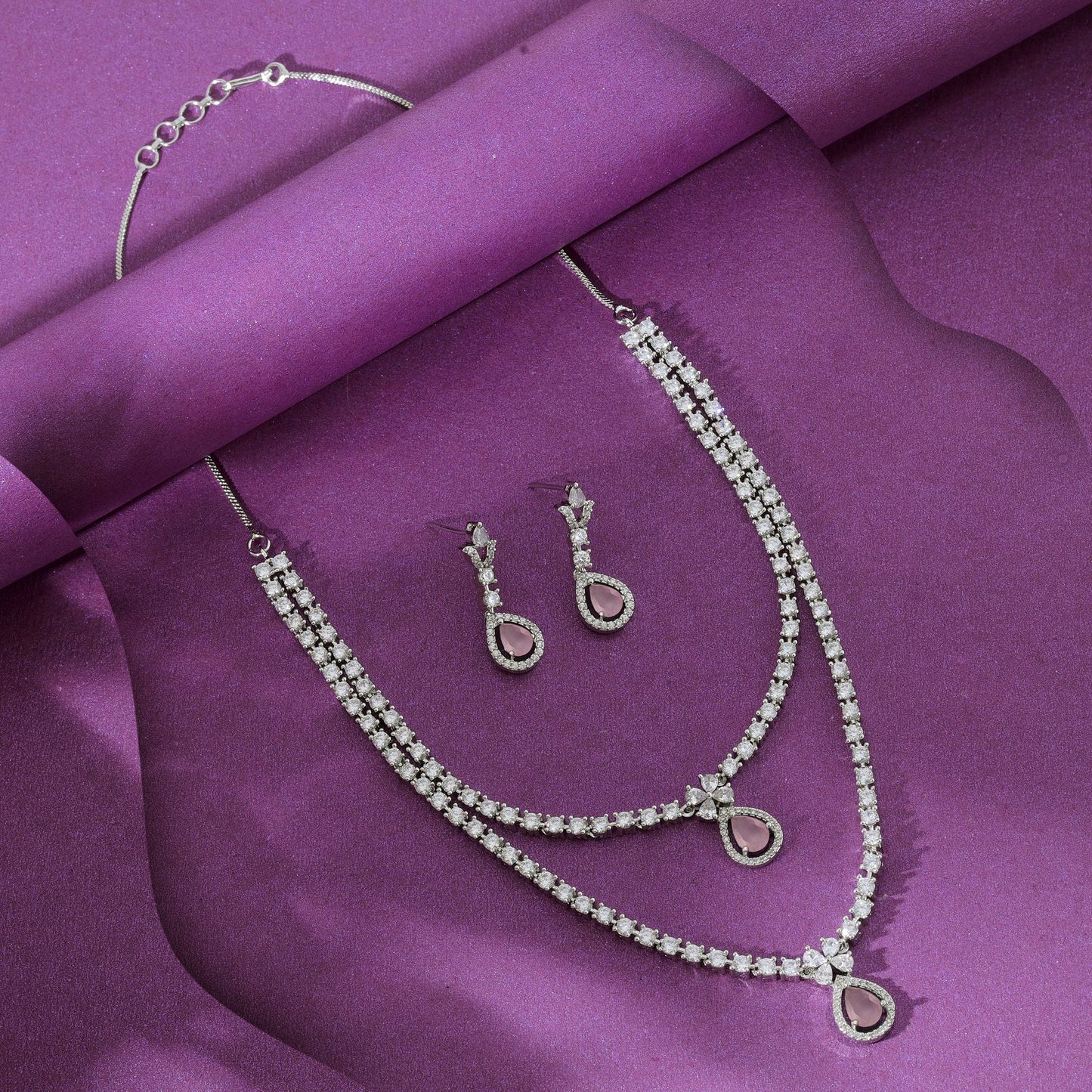 Hellrosa farbenes Amerikanisches Diamanten-Halsketten-Set Elegante Schmuckkollektion für den Alltag