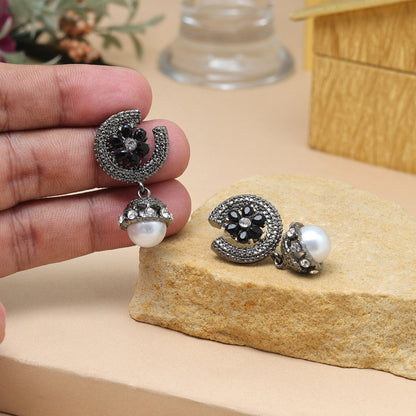 Black Color Fashion Earrings Perfect For Casual And Party Wear