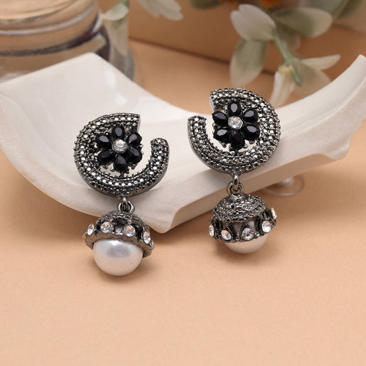 Black Color Fashion Earrings Perfect For Casual And Party Wear