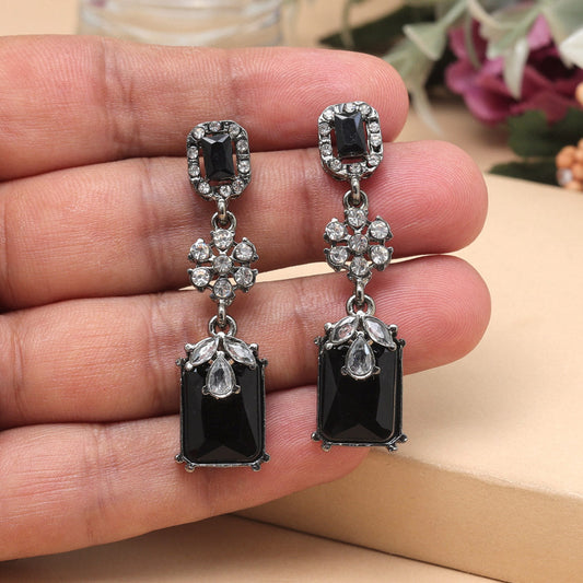 Black Color Fashion Earrings In Minimalist Style For Everyday Wear