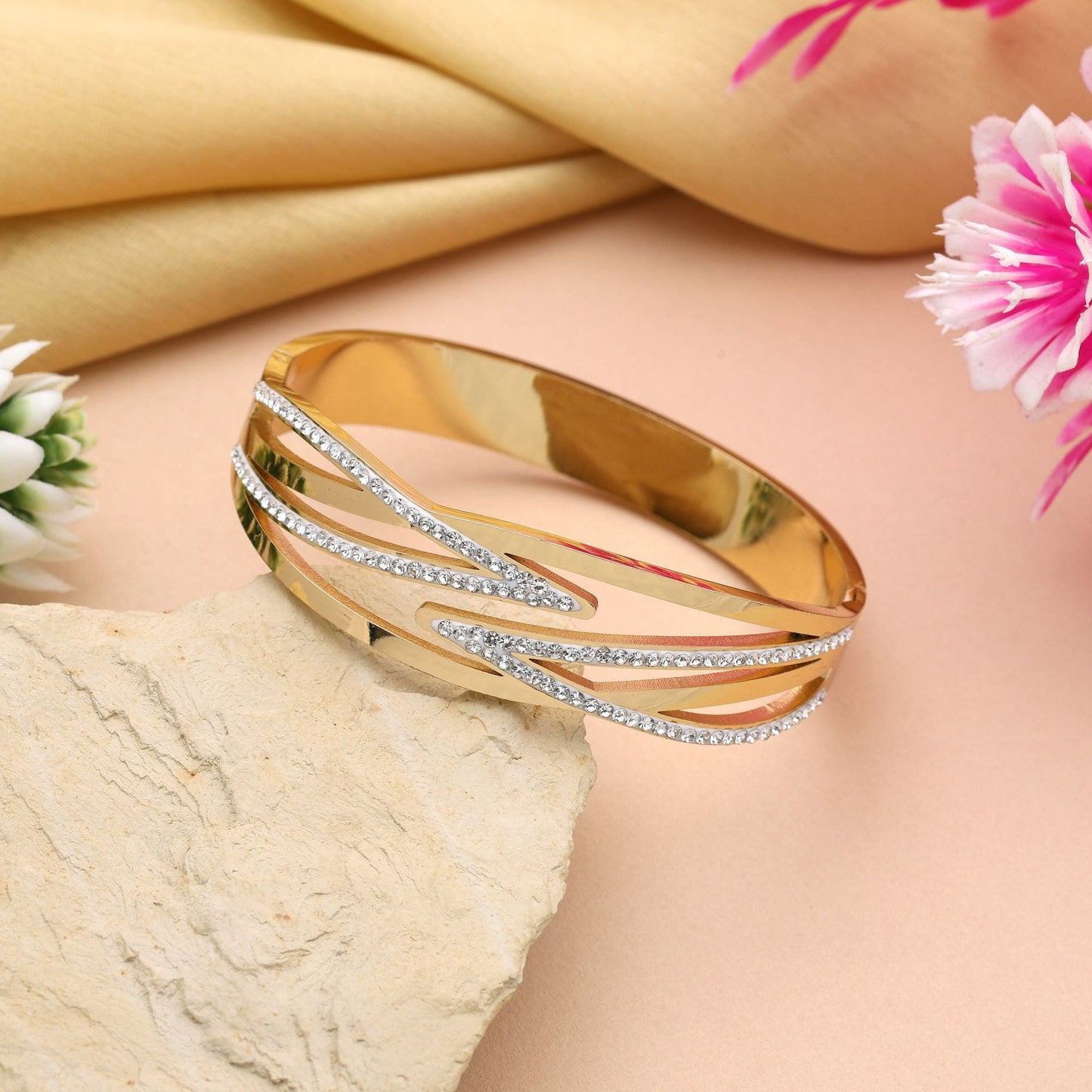 Klassisches, goldfarbenes, zu öffnendes amerikanisches Diamantarmband mit langlebiger Beschichtung für den täglichen Gebrauch