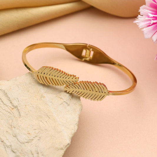 Elegant Gold Color Openable Anti Tarnish Bracelet With Modern Design For Festive Wear