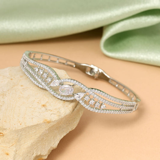 Glamouröses, aufklappbares American Diamond Armband in Silber für Party und festliche Anlässe