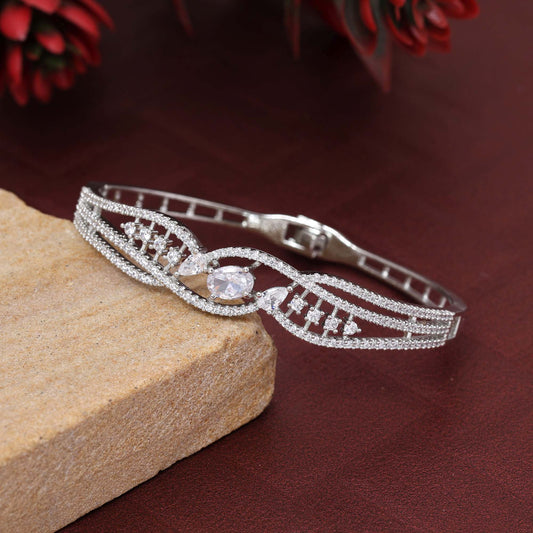 Glamouröses, aufklappbares American Diamond Armband in Silber für Party und festliche Anlässe
