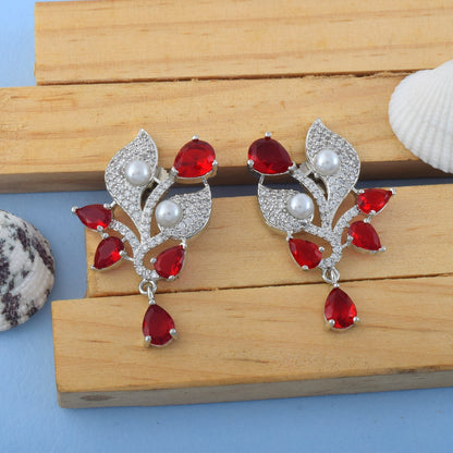 Rote amerikanische Diamantohrringe mit kreisförmigem Funkeln im Charm-Look