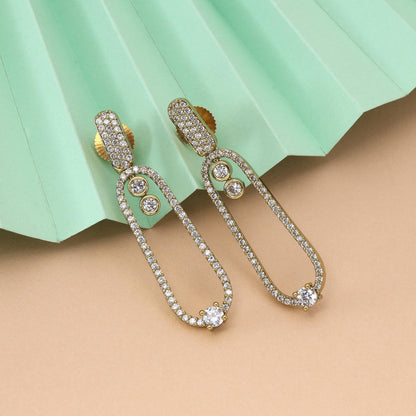 Goldfarbene, traditionelle, runde Ohrringe mit American Diamonds für Damen und festliche Anlässe