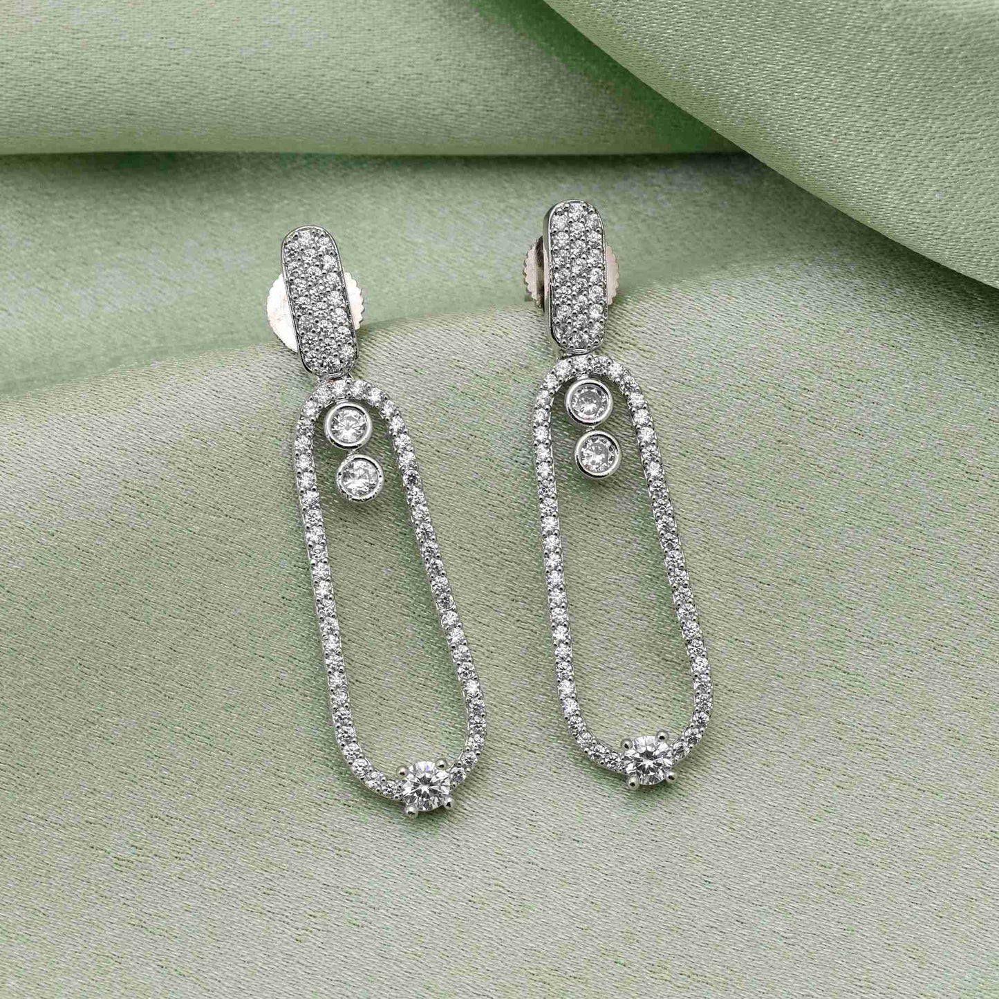 Klassische Brautohrringe aus amerikanischem Silber mit Diamanten für einen eleganten Hochzeitsstil