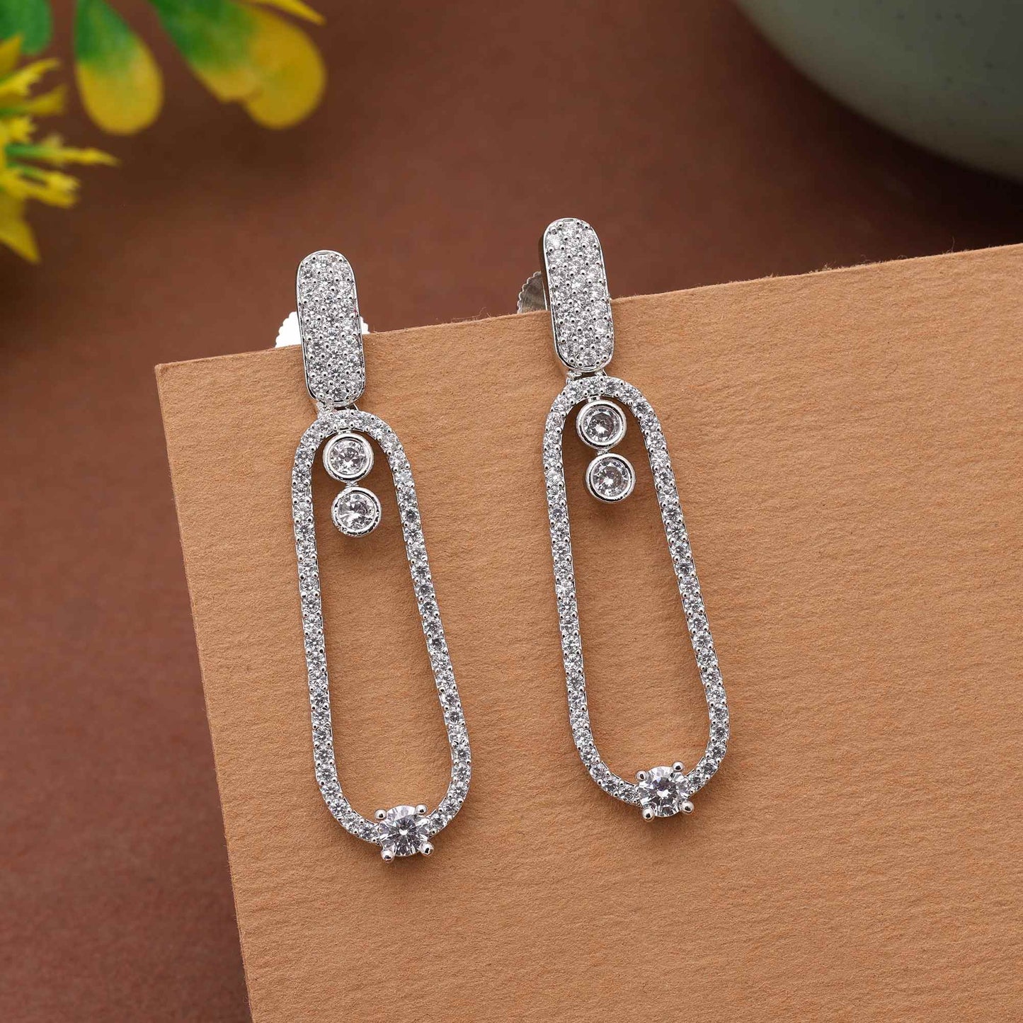 Klassische Brautohrringe aus amerikanischem Silber mit Diamanten für einen eleganten Hochzeitsstil