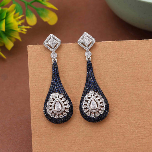 Blaue atemberaubende American Diamond Designer-Ohrringe für Hochzeits- und Party-Outfits