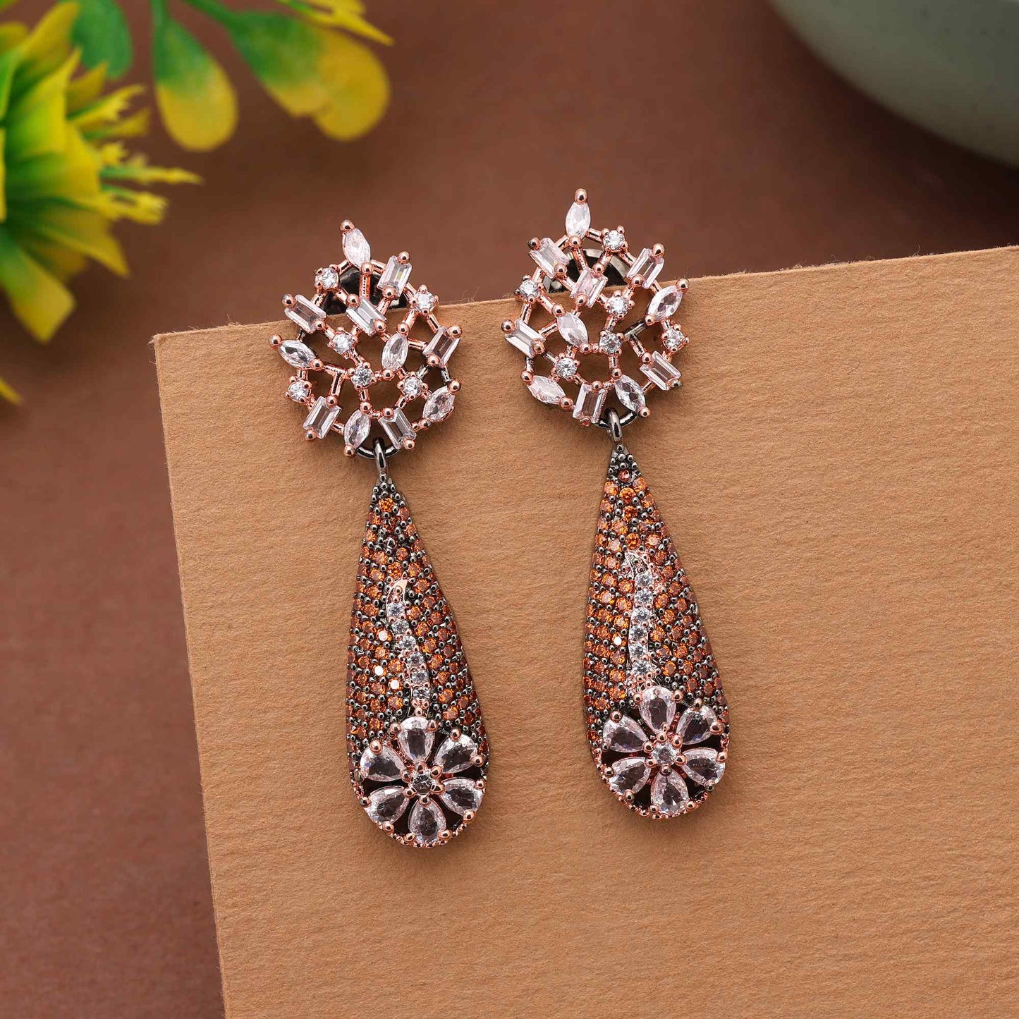 Modische amerikanische Diamantohrringe in Orange, funkelnd für Hochzeiten und den besonderen Look