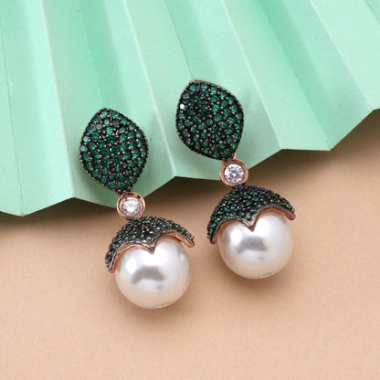 Grüne klassische Ohrringe mit Blumenmuster und amerikanischen Diamanten für Bräute und Party-Looks