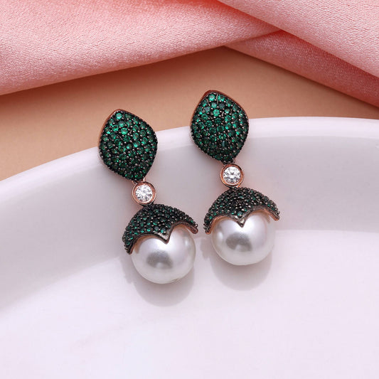 Grüne klassische Ohrringe mit Blumenmuster und amerikanischen Diamanten für Bräute und Party-Looks
