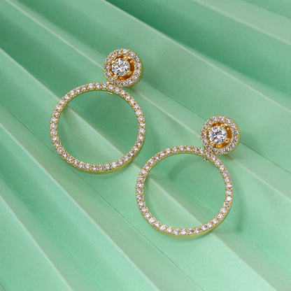 Goldfarbene elegante Ohrringe mit Steinbesatz und American Diamonds für traditionellen Hochzeitsschmuck