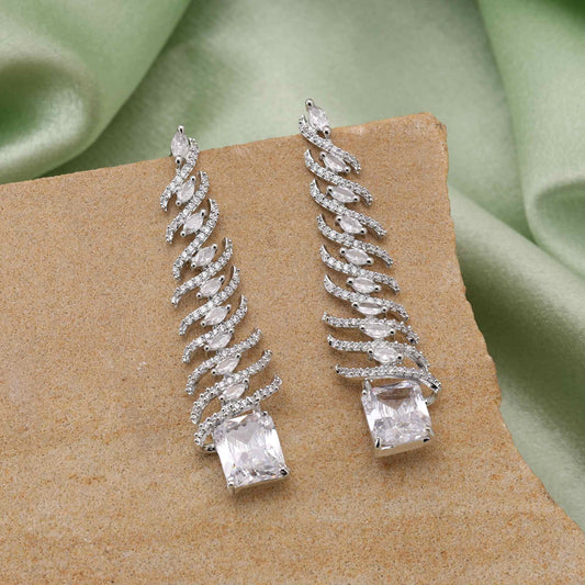 Silberfarbene funkelnde, schimmernde American Diamond Ohrringe für elegante Damen