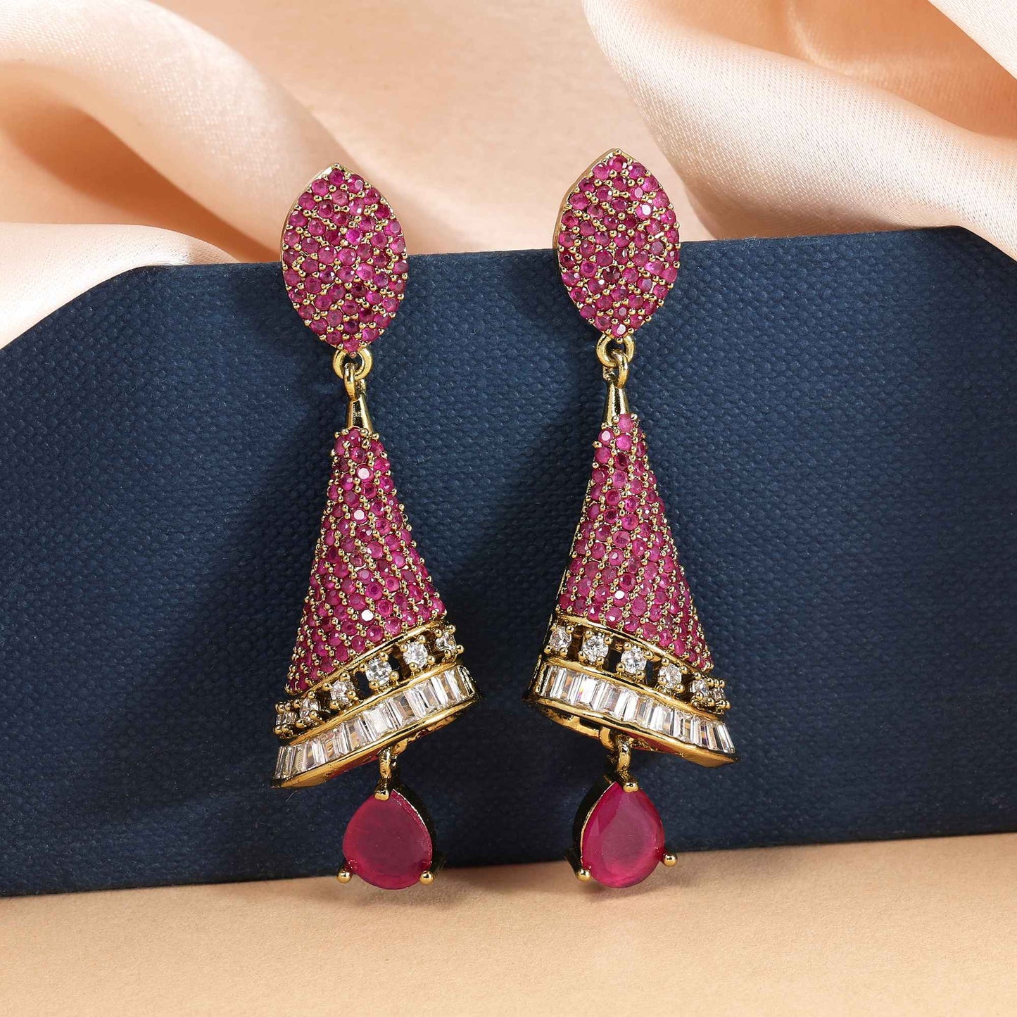 Rani Farbe Wunderschöne Designer American Diamond Ohrringe für die elegante Garderobe von Frauen