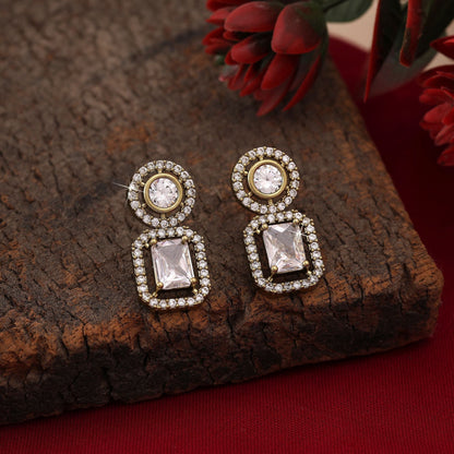 Weißfarbene American Diamond Ohrringe Modische Ohrringe, entworfen für Braut-Looks