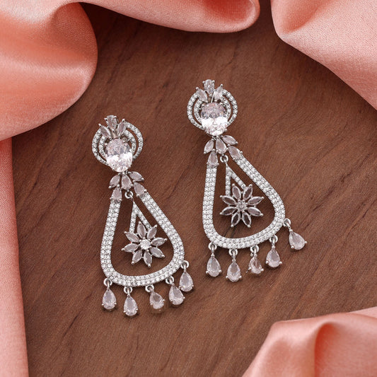 Silberfarbene American-Diamond-Ohrringe, Mode-Ohrringe mit Premium-Kristallglanz