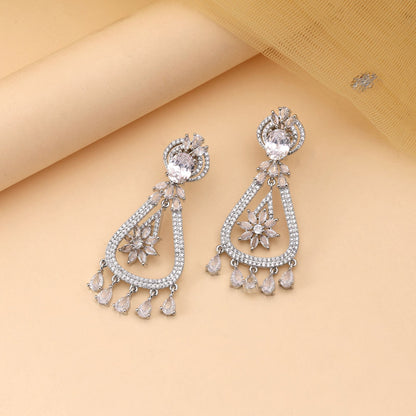 Silberfarbene American-Diamond-Ohrringe, Mode-Ohrringe mit Premium-Kristallglanz