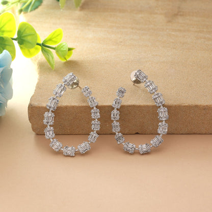 Silberfarbene American Diamond Ohrringe Modeschmuck mit modernem Finish