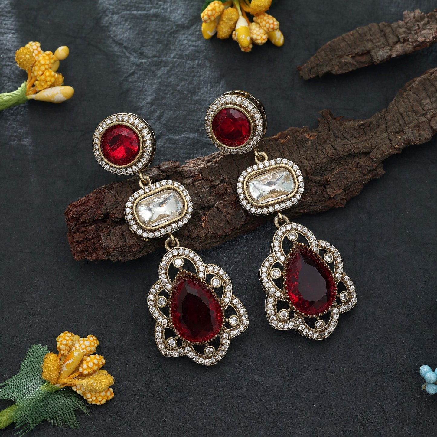 Rote Farbe Amerikanische Diamantohrringe Elegante Partykleidung Traditionelles Schmuckdesign