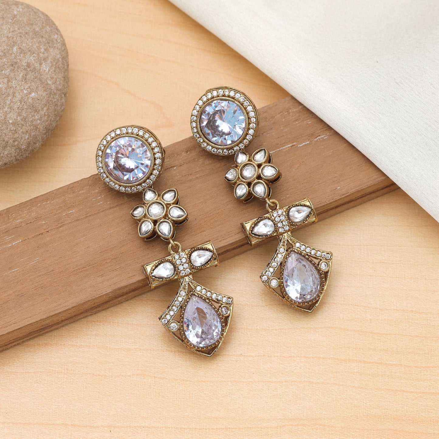 Weiße amerikanische Diamantohrringe Elegant Minimal Party Schmuckdesign