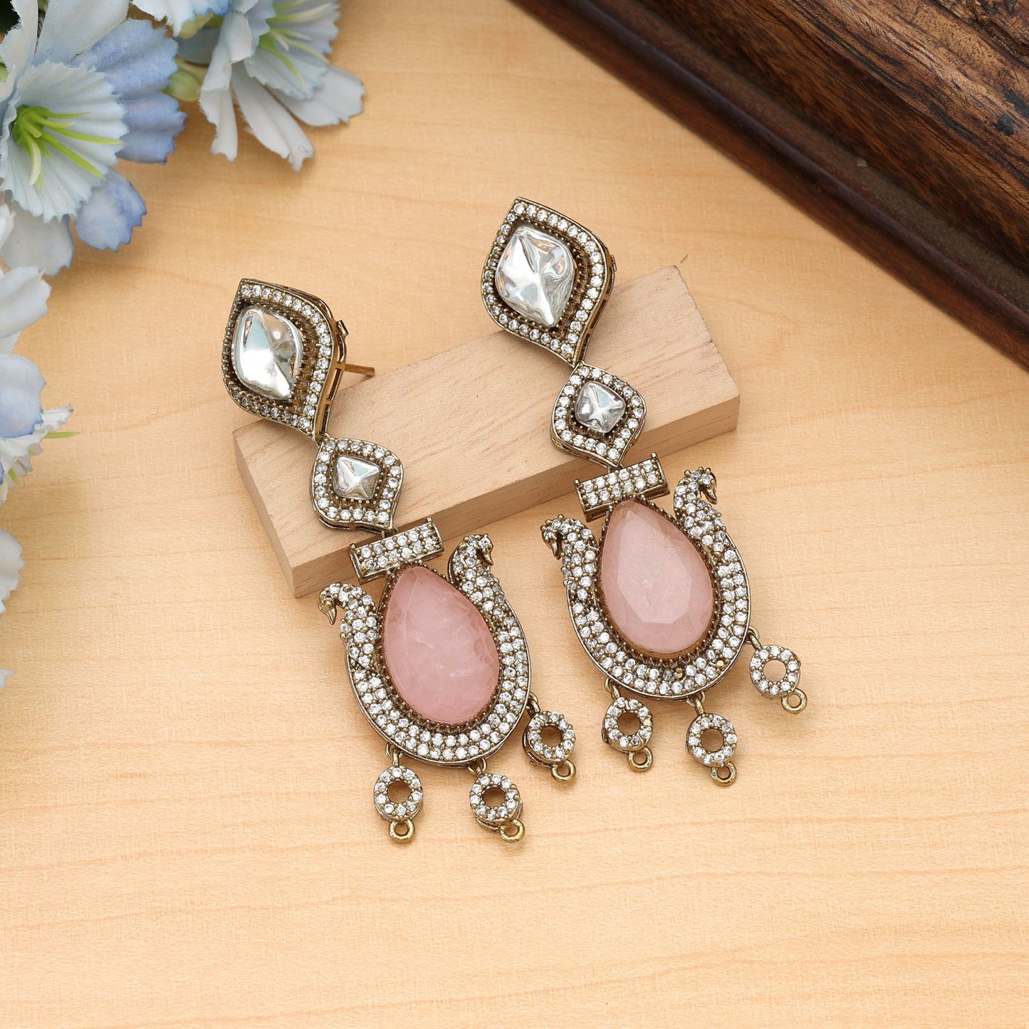 Pinkfarbene American-Diamond-Ohrringe – stilvolle Party-Schmuckkollektion