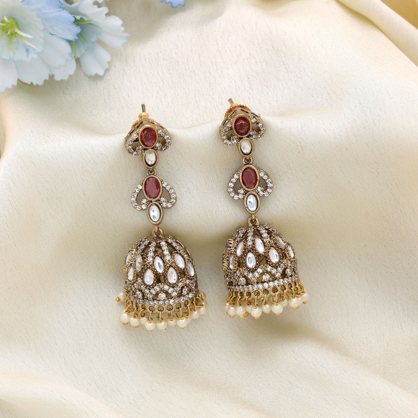 Wunderschöne American-Diamond-Ohrringe in Magenta für festliche Anlässe