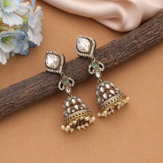 Elegante, pistaziengrüne American Diamond Ohrringe für festliche, traditionelle Mode-Stylings