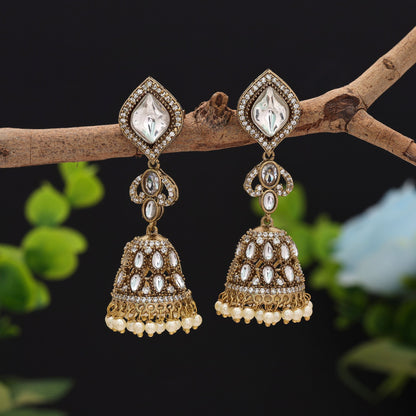 Elegante weiße American Diamond Ohrringe mit edlem ethnischem Brautschmuck-Finish